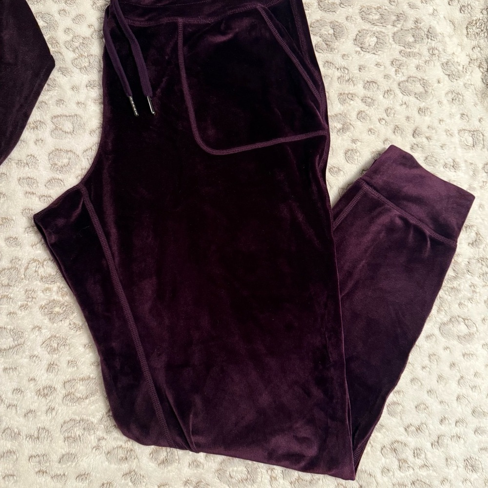 32 DEGREE Rich Purple Velvet Top and Bottom Pajama Set / Loungewear - Picture 4 of 9